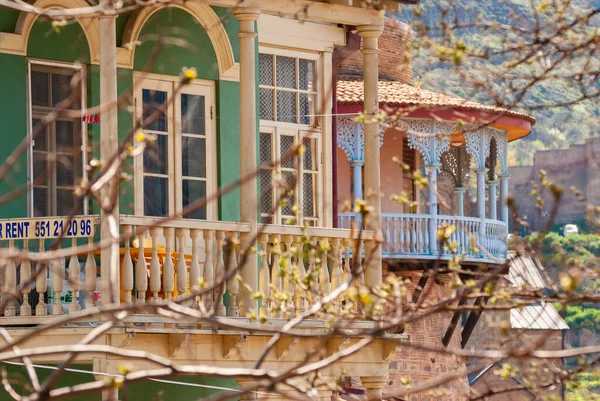 Georgien Tbilisi April 2021 Hus Med Balkonger Den Historiska Stadsdelen — Stockfoto