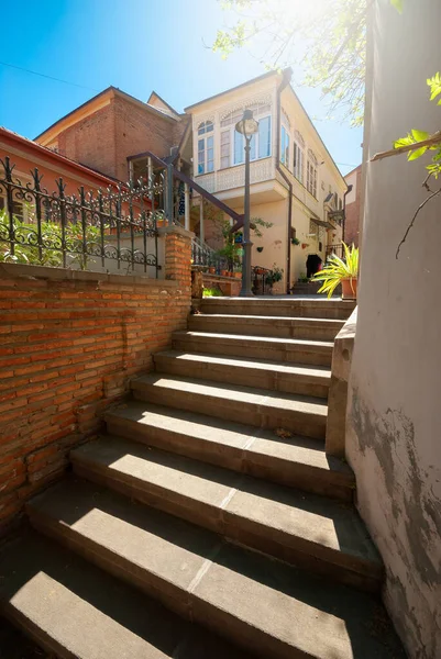 Georgia Tbilisi April 2021 View Traditional Narrow Street Old Tbilisi — Stock Photo, Image