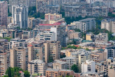 Gürcistan, Tiflis - 8 Mayıs 2021: Tiflis 'in panoramik manzarası. Georgia 'nın başkenti.