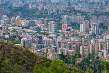 Gürcistan, Tiflis - 8 Mayıs 2021: Tiflis 'in panoramik manzarası. Georgia 'nın başkenti.