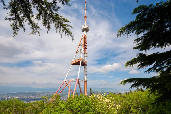 Georgia Tbilisi May 2021 Broadcasting Tower Mtatsminda Hill Тбілісі Грузія — стокове фото