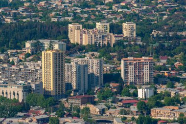 Gürcistan, Tiflis - 8 Mayıs 2021: Tiflis 'in panoramik manzarası. Georgia 'nın başkenti.