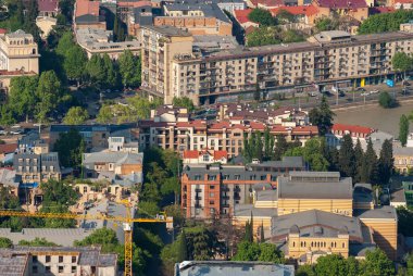 Gürcistan, Tiflis - 8 Mayıs 2021: Tiflis 'in panoramik manzarası. Georgia 'nın başkenti.
