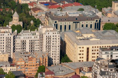 Gürcistan, Tiflis - 8 Mayıs 2021: Tiflis 'in panoramik manzarası. Georgia 'nın başkenti.