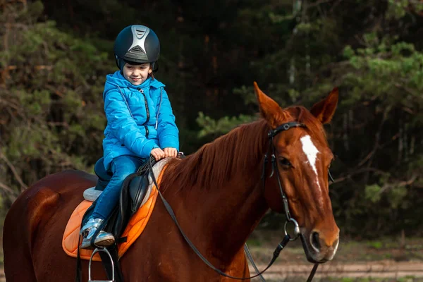 Little Girl Adult Brown Horse Background Nature Jockey Epodrome Horseback — Stock Photo, Image