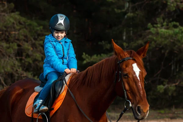 Little Girl Adult Brown Horse Background Nature Jockey Epodrome Horseback — Stock Photo, Image