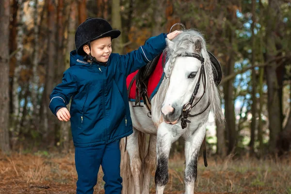 Boy Jockey Cap Portrait Stands Next White Pony Close Background — Stock Photo, Image