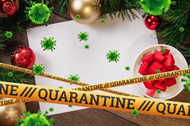 Kendini izole etme, evde tatil, üzerinde karantina ve uçan virüsler yazan sarı bir kurdelenin altında Noel arkaplanı. salgın, covid-19
