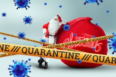 Tıbbi maskeli Noel Baba, karantina bandı ve uçan malekül virüsler. Karantinada noel kavramı, kendini izole etme, salgın hastalık, covid-19.
