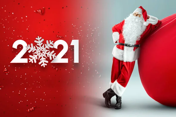 Portrait Cheerful Santa Claus Red Suit Light Background Numbers 2021 — Foto de Stock