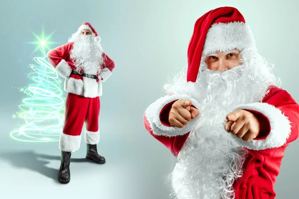 Porträt Eines Fröhlichen Weihnachtsmannes Roten Anzug Trägt Eine Große Tasche — Stockfoto