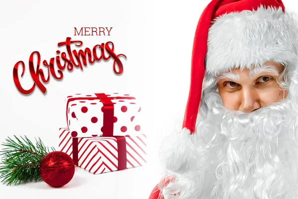Porträt Eines Fröhlichen Weihnachtsmannes Roten Anzug Vor Hellem Hintergrund Mit — Stockfoto
