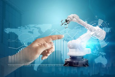 Robot kolların arka planında erkek el, modern bitki. Teknoloji konsepti, akıllı fabrika. Dijital üretim operasyonu. Sektör 4.0