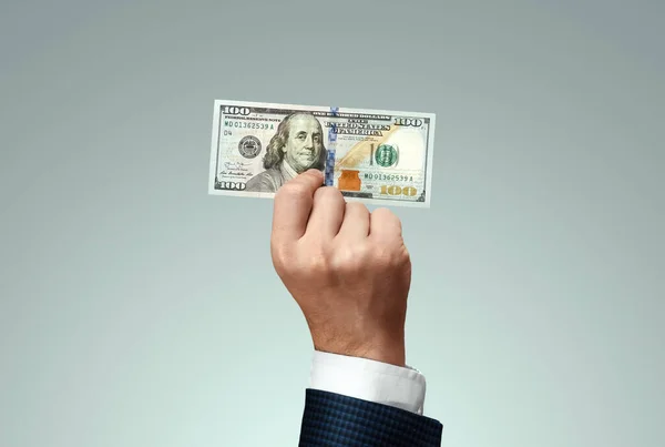 Mão Empresário Segurando Uma Nota Cem Dólares Conceito Salário Investimento — Fotografia de Stock