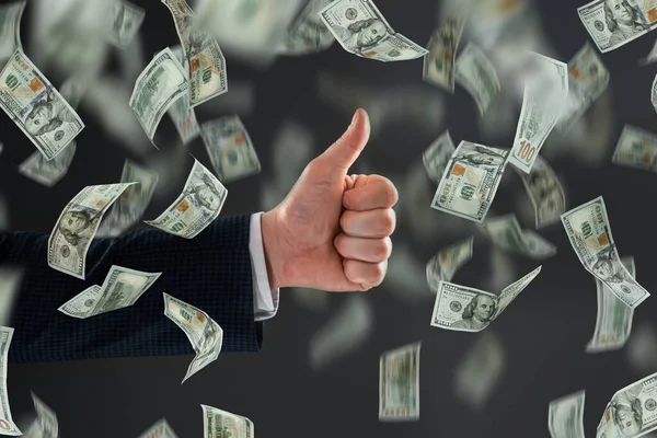 Рука Бизнесмена Показывает Большие Пальцы Фоне Падающих Долларов Концепция Инвестиций — стоковое фото
