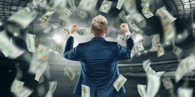 Adam gökten düşen dolarlarla seviniyor. Spor bahisleri, kumar, bahisçi konsepti