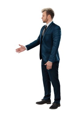 İş adamı takım elbiseli, tokalaşma hareketi yapıyor. Beyaz arka planda izole edilmiş. İnsan jestleri konsepti, fotomontaj şablonu