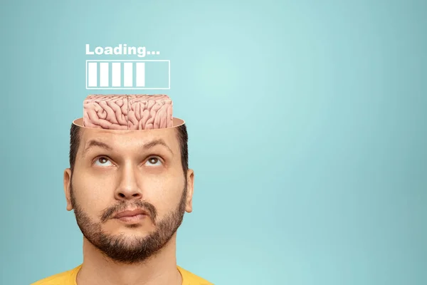 Cabeza Del Hombre Hay Una Imagen Del Cerebro Una Escala — Foto de Stock