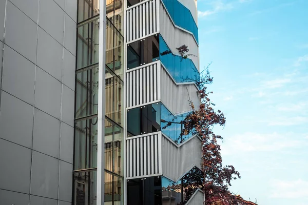 Edifícios Modernos Arranha Céus Fundo Céu Azul Edifícios Bonitos Projeto — Fotografia de Stock