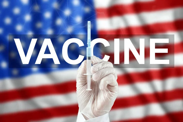 Une Seringue Avec Vaccin Dans Main Médecin Sur Fond Drapeau — Photo