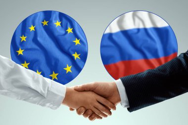 Avrupa ve Rusya bayrağı. İşbirliği kavramı, devletlerin ortaklığı, halkların dostluğu..