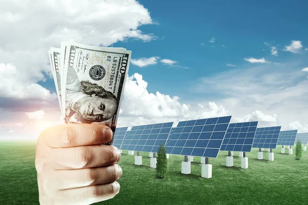 Mano Con Dólares Fondo Los Paneles Solares Negocio Energía Solar — Foto de Stock