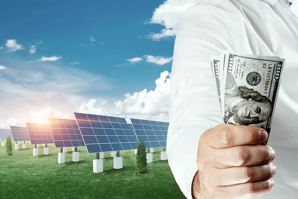 Ruka Dolary Pozadí Solárních Panelů Obchod Solární Energií Náklady Zelenou — Stock fotografie