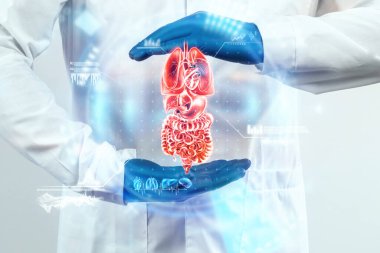 Cerrah iç organların hologramına bakar, test sonuçlarını sanal ekranda kontrol eder ve verileri analiz eder. İç kanama, ameliyat, yenilikçi teknolojiler, geleceğin tıbbı