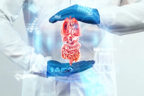 Хирург Смотрит Голограмму Внутренних Органов Проверяет Результат Теста Виртуальном Экране — стоковое фото