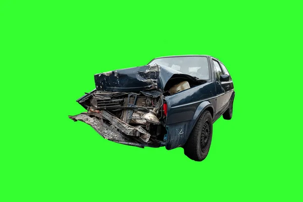 Carro Após Acidente Fundo Verde Capuz Quebrado Isolar Consequências Desatenção — Fotografia de Stock