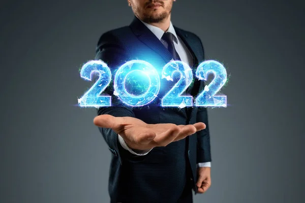 実業家を背景にしたブルーホログラム番号2022 明けましておめでとうございます モダンなデザイン テンプレート サイトのヘッダー ポスター 新年のカード チラシ — ストック写真