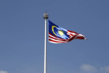 Kuala Lumpur 'daki Independence meydanında Malezya bayrağının dalgalanması.