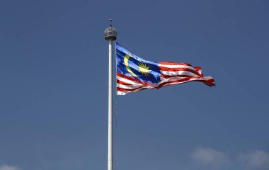 Kuala Lumpur 'daki Independence meydanında Malezya bayrağının dalgalanması.
