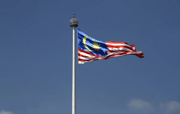 Una Vista Della Bandiera Malese Sventola Piazza Indipendenza Kuala Lumpur — Foto Stock