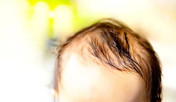 Закрыть Голову Лоб Ребенка Лица Места Копирования Baby Black Hair — стоковое фото