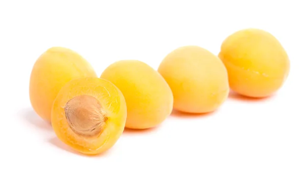 Яскраві стиглі абрикоси — стокове фото
