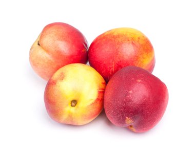 dört olgun nektarin