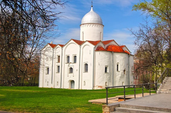 Edificio de la catedral blanca — Foto de Stock