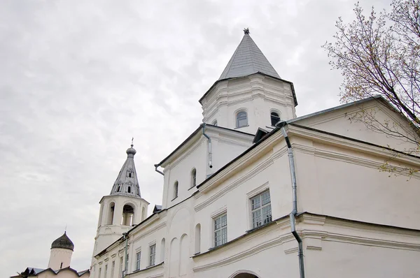 Bau der weißen Kathedrale — Stockfoto