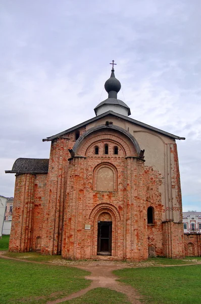 Alte Backsteinkathedrale — Stockfoto