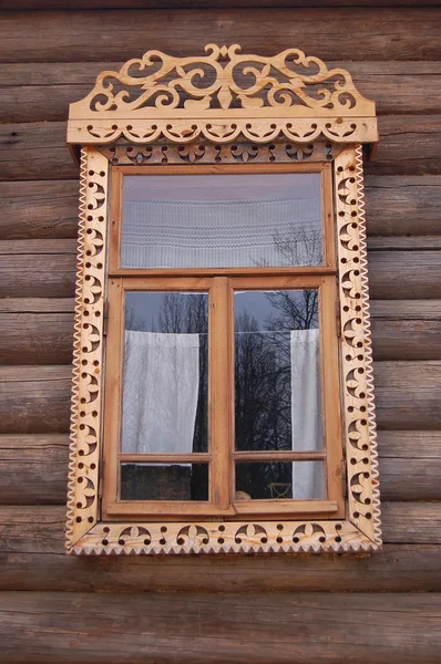Старое окно дома — стоковое фото