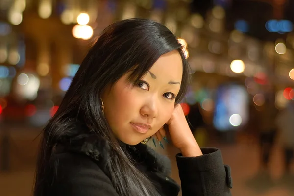 Ganska asiatiska kvinna — Stockfoto