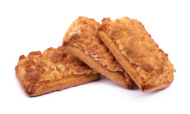 Beyaz arkaplanda izole edilmiş yumuşak bisküvi grubu