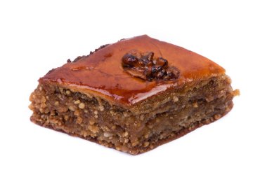 Cevizli baklava, beyaz arka planda izole edilmiş tatlı yiyecekler.