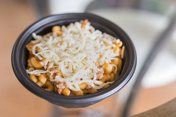 Cena Maccheroni Con Carne Manzo Formaggio Grattugiato Cima Profondità Campo — Foto Stock