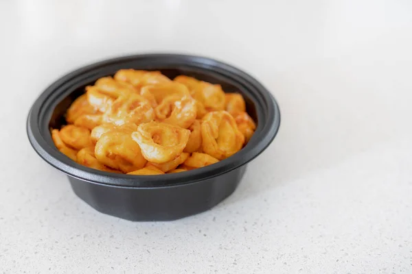 Tortellini Savoureux Sauce Tomate Rosa Temps Des Pâtes Profondeur Champ Photo De Stock