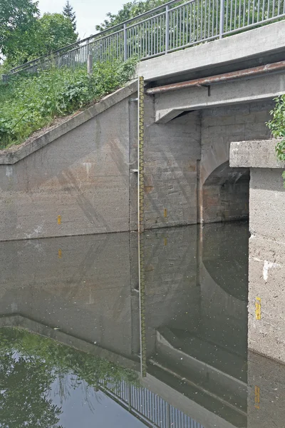 Контроль над наводнениями Рейна — стоковое фото