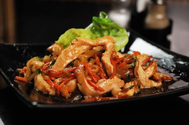 Tavuk ile Japon çanak