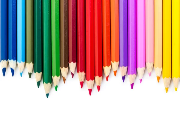 Beyaz arkaplanda izole edilmiş renkli kalemler. — Stok fotoğraf