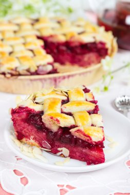 kafes ile vişneli pasta 